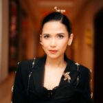 Dinda Kanyadewi Instagram – Look for gala premiere “Badarawuhi Di Desa Penari.” @kknmovie

Wearing @wilsenwillimofficial 
Stylist @ivanteguhsantoso
Asst stylist @mindanovianty
Accessories @amstamb
Makeup @sissysosro
Hairstylist @desyuntadi 

📸🎥 @snap.nuel @imshooter