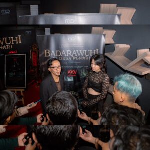 Dinda Kanyadewi Instagram - Rilis title dan teaser poster "Badarawuhi Di Desa Penari" @kknmovie 🐍👑💚💃🏻