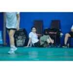 Dinda Kanyadewi Instagram - Lari sana-sini ngejar bola, ngos-ngosan, jatuh, bangun, coba lagi. Itulah kenapa kusuka badminton, bener-bener ngajarin buat sesegera mungkin bangkit dari kegagalan. Pokoknya harus "comeback stronger" ceunah~ 🏋🏻‍♀️ • 📷 @ratakanan.co