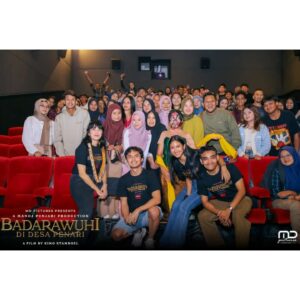 Dinda Kanyadewi Instagram - MALANG RUAMEEE POL!!! 🐍

Terima kasih buat kalian yang udah nonton dan bertemu cast Badarawuhi di Desa Penari di @cinepolisid Malang Town Square & @cgv.id Malang City Point. Kami tunggu review-nya ya! Besok kami akan ke Surabaya, tungguin terus update-nya.

#Badarawuhi 
#BadarawuhiDiDesaPenari
#MDEntertainment
#MDPictures