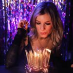Dionne Slagter Instagram - Je leeftijd wordt pas écht confronterend als het aantal kaarsjes niet meer op de taart past, er een steekvlam ontstaat en de hele boel van ellende instort 🥳🙋🏼‍♀️ Happy 33, geniet van het zonnetje vandaag!