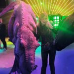 Dionne Slagter Instagram - De nieuwe streamingdienst @skyshowtimenl werd gisteren gelanceerd tijdens een supertof event waar ik bij mocht zijn! Ik mocht dansen met Mionions, knuffelen met dino’s en hun nieuwe series werden op spectaculaire wijze bekend gemaakt 👌🏻 Stream Skyshowtime voor supertoffe films/series (Dexter, Chucky, Scream, Minions) #itstime #skyshowtime #ad #reclame