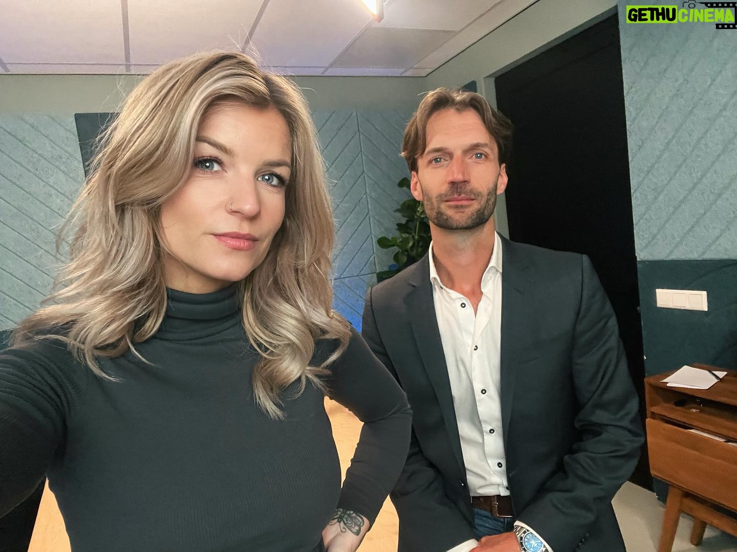 Dionne Slagter Instagram - Gisteren is de nieuwe aflevering de lucht in gegaan over de zaak Sharleyne. Bedankt voor alle mooie reacties tot dusver! 🌹 Bekijk natuurlijk ook de video voor het beeld bij de interviews. Zie bio!