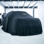 Dionne Slagter Instagram - Mijn Mini Cooper heeft een nieuw kleurtje gekregen dankzij @absolute.motors 🖤☘️ Hij is zo gigantisch mooi geworden! Na schade te hebben gereden aan m’n auto, moest een gedeelte opnieuw gewrapped worden. Nu was mijn vorige wrap uit het assortiment gehaald en moest de hele auto opnieuw worden gedaan in een ander kleurtje. Ik wist dat donkergroen en Mini goed samengaan, maar mijn mond viel open van dit resultaat! Wat een chique bak ineens! 🙏🏻 #gifted
