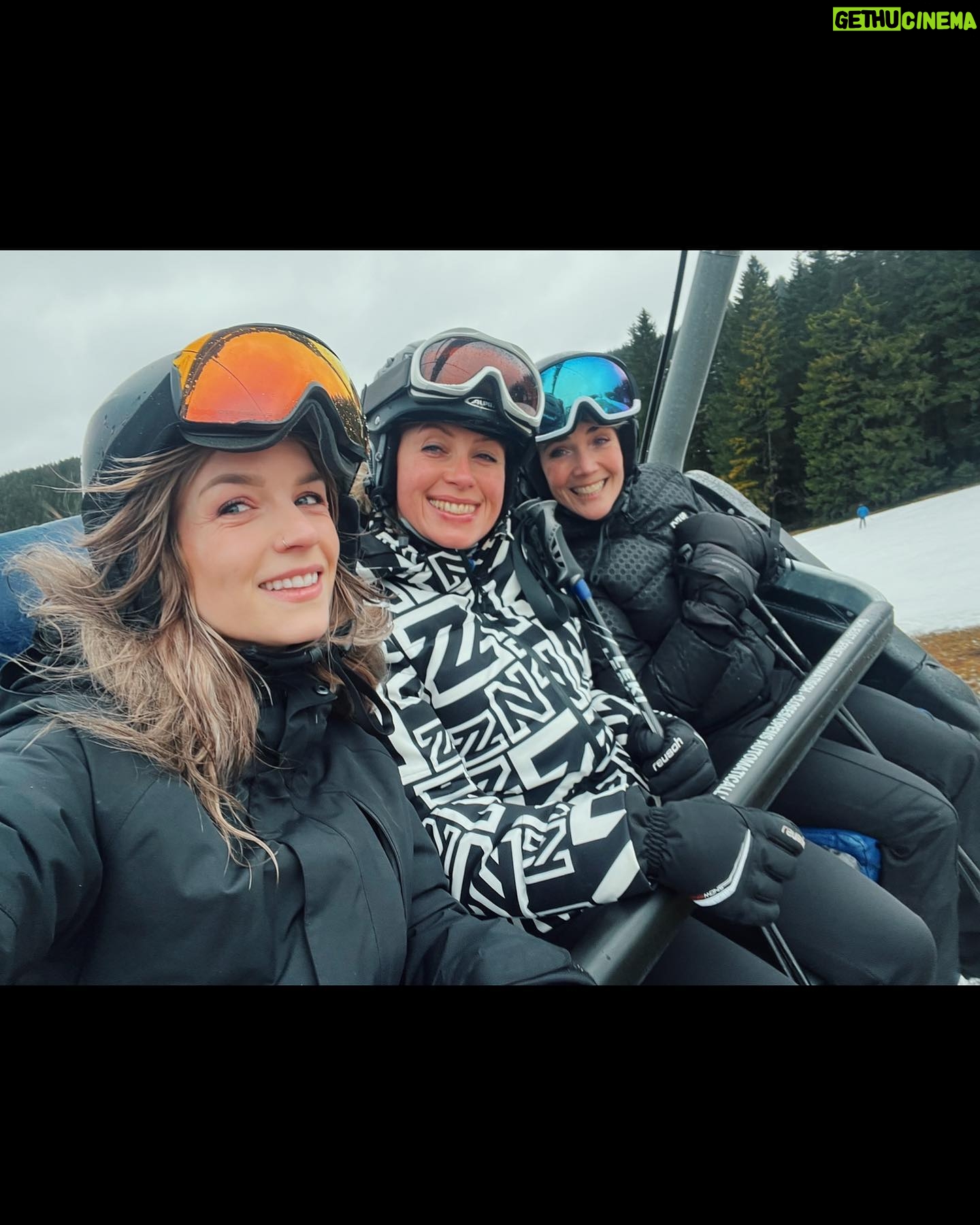 Dionne Slagter Instagram - Fotodump - Winterberg met de gym @pushtrainingstudio 🌹❤️