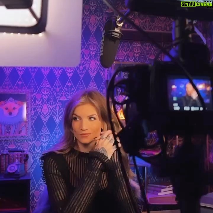 Dionne Slagter Instagram - De 100e Moordcast én YouTube aflevering is een feit 🖤 Ik ben inmiddels 100 verhalen, 200 edits en 200 opnames verder. Dat we 100 van dit soort verhalen kunnen vertellen is niks om te vieren, maar wel iets om te eren. Dank voor alle support!