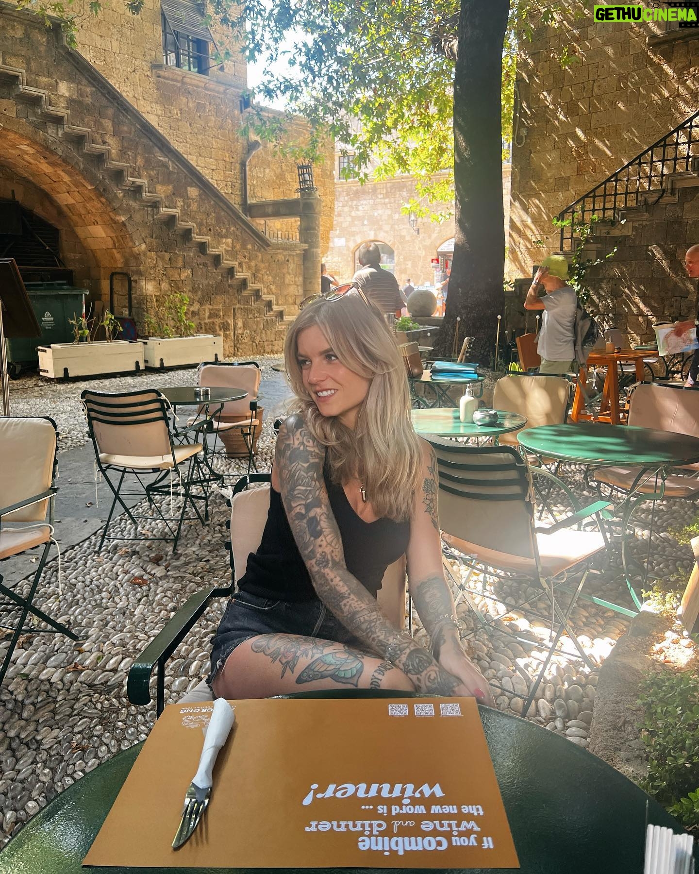 Dionne Slagter Instagram - Rhodos stad bekijken ☀️🏺