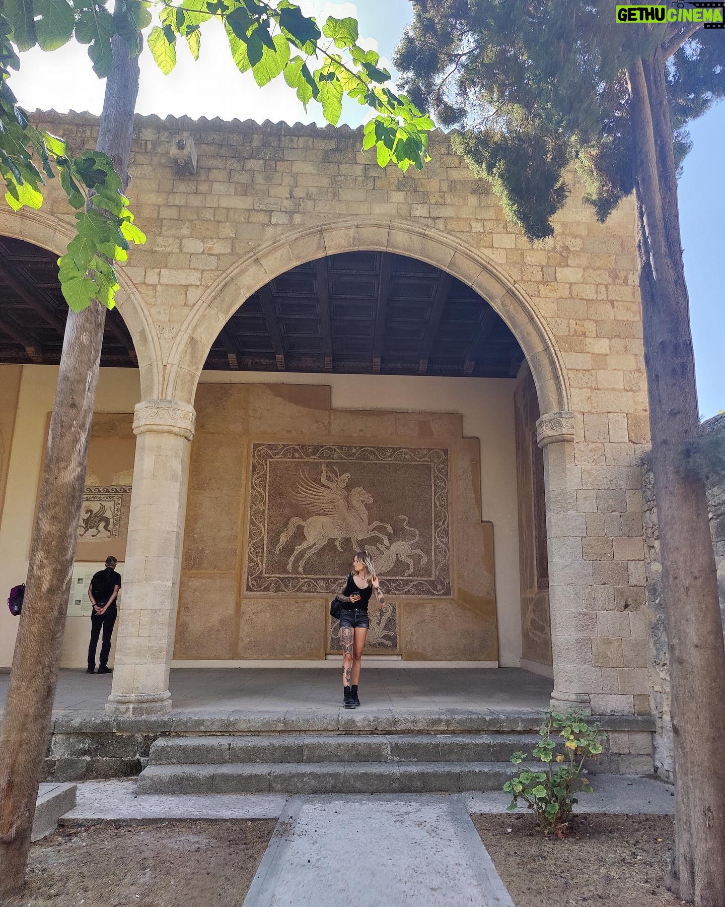 Dionne Slagter Instagram - Rhodos stad bekijken ☀️🏺