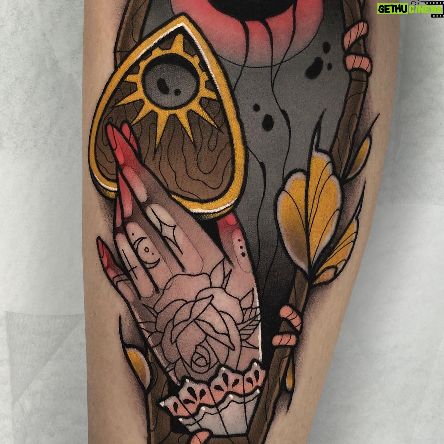 Dionne Slagter Instagram - Neo traditional Ouija/Coffin tattoo! Big thanks to @onnedi for letting me do this super fun piece ππ» You took it like an absolute boss πͺπ» #ouija #ouijatattoo #ouijaboard #horrortattoo #horrortattoos #coffintattoo #colourtattoo #neotraditionaleurope #neotraditionalworldwide #neotraditionalworld #neotradeu #neotradeurope #neotradworldwide #neotradworld #neotradtattoos #neotradtattz #neotradtattoo #neotraditionaltattoo #neotraditionaltattoos #neotraditionaltattooers #neotradsub #neotradstyle #colortattoos #colourtattoos #neotradink #neotraditionalist #neotraditionalart #neotraditionals #neotraditionalartist #countyourblessings