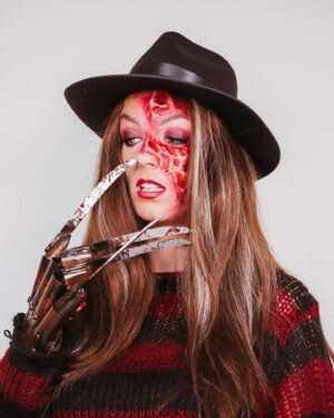 Dionne Slagter Instagram - Namens Frederique Krueger: Happy Halloween 👻🖤 Welke klassieker doen we volgend jaar? en hopelijk tot straks om 19:00 bij de livestream!
