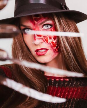 Dionne Slagter Instagram - Namens Frederique Krueger: Happy Halloween 👻🖤 Welke klassieker doen we volgend jaar? en hopelijk tot straks om 19:00 bij de livestream!