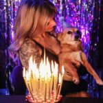 Dionne Slagter Instagram - Je leeftijd wordt pas écht confronterend als het aantal kaarsjes niet meer op de taart past, er een steekvlam ontstaat en de hele boel van ellende instort 🥳🙋🏼‍♀️ Happy 33, geniet van het zonnetje vandaag!