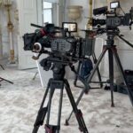 Dionne Stax Instagram - Een week van onschatbare waarde #VanOnschatbareWaarde #VOW 1. Fotobommetje 2. Team ❤️ 3. Wanneer je tijdens opnames je telefoon aan je hoofdredacteur en cameraman toevertrouwt 4. B&B 5. Behind the scenes 6. Finishing touch 7. ‘En wat is je bodemprijs?’ 8. Hoi hoi!