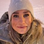 Dionne Stax Instagram - Nagenieten 🤍❄️☃️ #hethogenoorden #opnames #seizoen2 1. Snowfie ❄️ 2. Team 🤍 3. Team 1 seconde later 4. Lady Aurora 💚 5. Vrienden gemaakt 6. Nóg meer vrienden 7. 😍