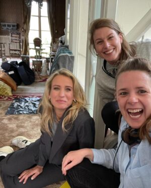 Dionne Stax Instagram - Een week van onschatbare waarde #VanOnschatbareWaarde #VOW

1. Fotobommetje
2. Team ❤️
3. Wanneer je tijdens opnames je telefoon aan je hoofdredacteur en cameraman toevertrouwt 
4. B&B 
5. Behind the scenes
6. Finishing touch
7. ‘En wat is je bodemprijs?’
8. Hoi hoi!