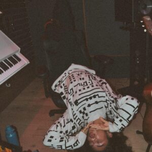 Dior Goodjohn Instagram - IN HONOR OF THE FOCUS RELEASE here’s some studio bts 😌🫶🏽🤟🏽

i wanna give THE BIGGEST shout out in the world to @badsongbahn @gabriellaxelise @ben.desoto and most of all @handmaderecords thank you guys for believing in me and giving me the safest environment to create and pump out bangers like this 😌🤭🫶🏽 here’s to focus and the many more to come 🍾🍾🍾