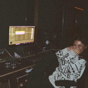 Dior Goodjohn Instagram - IN HONOR OF THE FOCUS RELEASE here’s some studio bts 😌🫶🏽🤟🏽

i wanna give THE BIGGEST shout out in the world to @badsongbahn @gabriellaxelise @ben.desoto and most of all @handmaderecords thank you guys for believing in me and giving me the safest environment to create and pump out bangers like this 😌🤭🫶🏽 here’s to focus and the many more to come 🍾🍾🍾