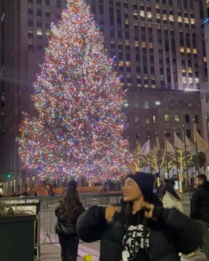 Dior Goodjohn Instagram - happy holidays family… there’s a present for you on the last slide 🫶🏽🍾✨