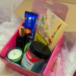 Disha Vakani Instagram - What’s in our hamper ?? All you need to know 👆🏻✌️✨ #rakhi #rakhihampers #rakhigifts #rakhispecial #hampers #gift #affordable #easyhamper #rakhicollection #rakhi2023❤️🎁