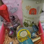 Disha Vakani Instagram - @yourshamper is ready to curate for you in your “BUDGET” for any occasion. DM us to know more. #hamperbusiness #hamper #smallbusiness #customisedhampers #giftingideas