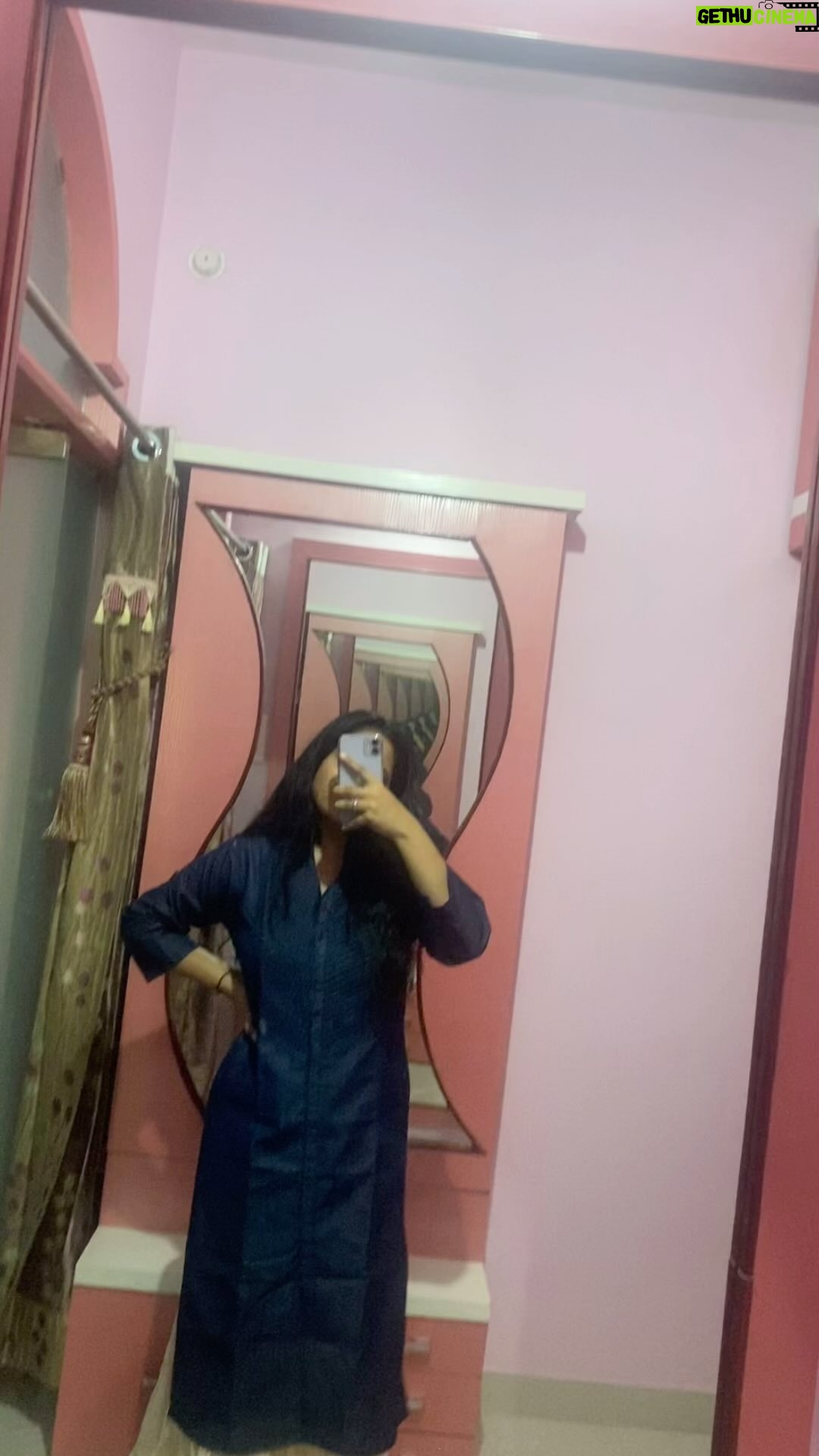 Disha Vakani Instagram - I’m obsessed over this denim kurti from @salwa.kurti👀 Amazing quality🙌🏻 Do follow @salwa.kurti