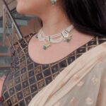 Disha Vakani Instagram - Beautiful necklace and earring sets from @vastrabypragya ❤️ Loved the detailing, how it has enhanced my complete attire ✨ Go follow @vastrabypragya 💕🌈