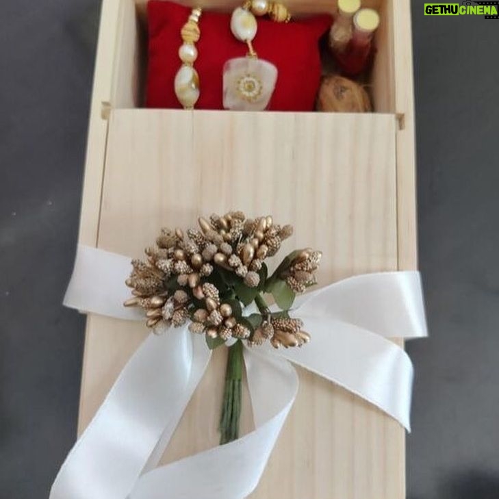 Disha Vakani Instagram - Message @yourshamper for very cheap price hampers available!