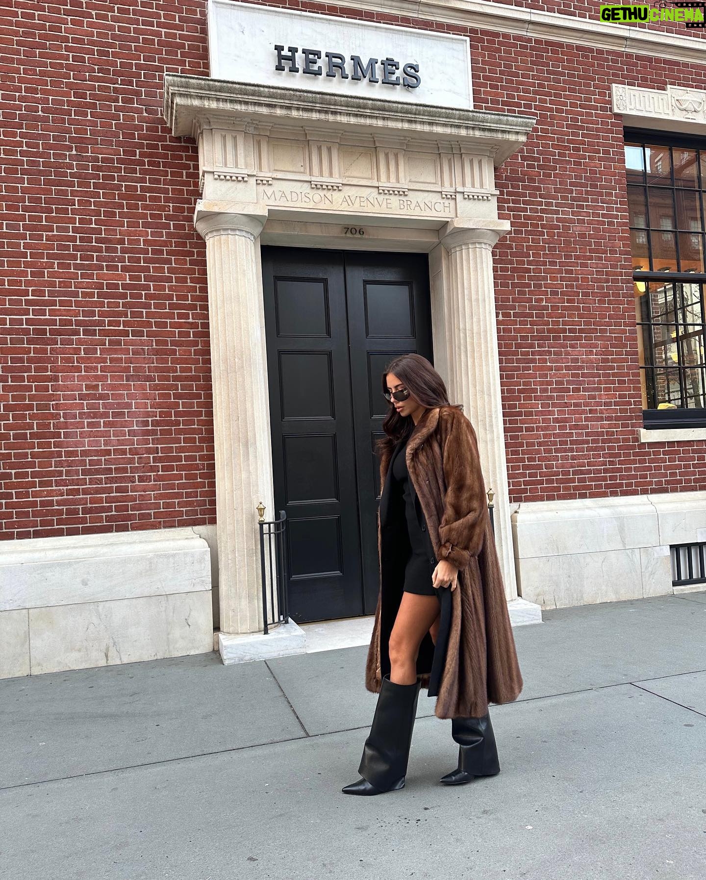 Dita Istrefi Instagram - I love me like Kanye loves Kanye @nourr.optic @miumiu
