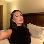 Dita Istrefi Instagram – Volcanique avec élégance. 🌹