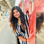 Divya Bharathi Vetrivel Instagram – “𝙏𝙧𝙖𝙞𝙣𝙨 𝙖𝙧𝙚 𝙖 𝙧𝙚𝙢𝙞𝙣𝙙𝙚𝙧 𝙩𝙝𝙖𝙩 𝙡𝙞𝙛𝙚 𝙞𝙨 𝙖𝙡𝙬𝙖𝙮𝙨 𝙤𝙣 𝙩𝙝𝙚 𝙢𝙤𝙫𝙚.”🚂🫶

📸 @priya_devaa 🫶

#instamood #instalike #instagram #train #nivashinidivya #nivashini_ma #instagood #instagram #frankapannuvom #traingirl #trainstagram