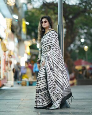 Divya Bharathi Vetrivel Instagram - 😍CODE: TSWB96 😍Price-Rs.999😍Tussar silk 

✨To Place an Order through Our Website “ www.lakshmiboutique.co.in “ 
 
@lakshmiboutique2021
