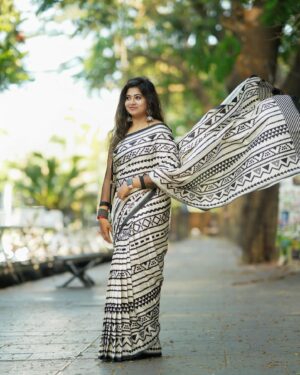 Divya Bharathi Vetrivel Instagram - 😍CODE: TSWB96 😍Price-Rs.999😍Tussar silk 

✨To Place an Order through Our Website “ www.lakshmiboutique.co.in “ 
 
@lakshmiboutique2021