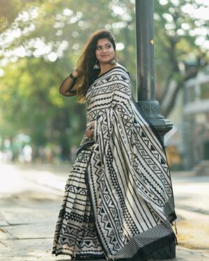 Divya Bharathi Vetrivel Instagram - 😍CODE: TSWB96 😍Price-Rs.999😍Tussar silk 

✨To Place an Order through Our Website “ www.lakshmiboutique.co.in “ 
 
@lakshmiboutique2021