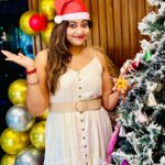 Divya Bharathi Vetrivel Instagram – 𝕸𝖊𝖗𝖗𝖞 𝕮𝖍𝖗𝖎𝖘𝖙𝖒𝖆𝖘 ❤️🥂🎄

📸 @priya_devaa 
🎄 @geezsquad2.0 

#nivashinidivya #christmas #christmastree #christmasdecorations #nivashinidivya #nivashini_ma #frankapannuvom #instagood
