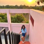 Divya Bharathi Vetrivel Instagram – In love with the breeze that makes my hair messy, giving our sunkissed LOVE 😇

📸 @nakshathra_viswanathan ❤️

#nivashinidivya #pondicherry #selflove #singlepic #lovequotes #nivashini_ma #frankapannuvom #instagood #insagram