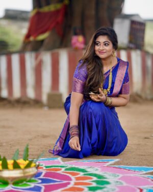 Divya Bharathi Vetrivel Instagram - 𝐏𝐨𝐧𝐠𝐚𝐥 𝐯𝐢𝐛𝐞 𝐬𝐭𝐚𝐫𝐭𝐞𝐝 💙

📸 @p2click.in 
Saree @lakshmiboutique2021 

#instagood #nivashinidivya #pongal #pongalcelebration #pongalkolam #pongalwishes #nivashini_ma #insta #frankpannuvom #sareefashion #sareecollection #celebritystyle