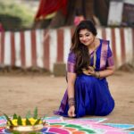 Divya Bharathi Vetrivel Instagram - 𝐏𝐨𝐧𝐠𝐚𝐥 𝐯𝐢𝐛𝐞 𝐬𝐭𝐚𝐫𝐭𝐞𝐝 💙 📸 @p2click.in Saree @lakshmiboutique2021 #instagood #nivashinidivya #pongal #pongalcelebration #pongalkolam #pongalwishes #nivashini_ma #insta #frankpannuvom #sareefashion #sareecollection #celebritystyle