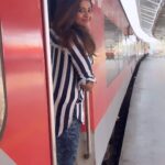 Divya Bharathi Vetrivel Instagram – Vaa rayil vida polaama Unakkenna kovama 🚆