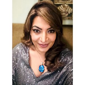 Divya Seth Shah Instagram - When the Memo  says “ Bling “ 
But , this is How I Dress 😂

Bling it On!

Dress Down? What’s That?

.

.

.

#bling #fashion #fashionblogger #party #shine #shinebright