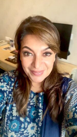 Divya Seth Shah Instagram - Could be a Trend 
But like All Trends 
Makes Me Dizzy and 😝

.

.

.

#trending #trend #instagram #swirl #spin #head #no