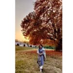 Divya Seth Shah Instagram - This Exquisite Land needs No Filter It’s Mountains, Trees , Lakes. Villages and Air All of the Gods ❤️ . . . #kashmir #india #🍁