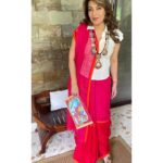 Divya Seth Shah Instagram – The Superb Saree
It’s Drape & Feel
And the Textile & Weave
Such Gorgeousness
So,
Happy @handloomday
Thank you 🙏🏻
.
.
.
#nationalhandloomday #handloom #handloomsaree #handloomlove #handloomsarees #indian #weaversofindia #clothing #clothing #textile #love #fashion