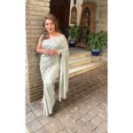 Divya Seth Shah Instagram - This Gorgeous Saree The Epitome of a luxurious Drape The OliveGreen Sequins and the Opulent design … Loved it ! Thank you for My LampLighting Saree @hastakala_official for @ombre_showcase Photographs @the_eye_in_the_wild_mihika_ . . . #saree #sareelove #sareecollection #fashion #fashionblogger #designer #designersarees #store #pune #ombrediwalitrunkshow