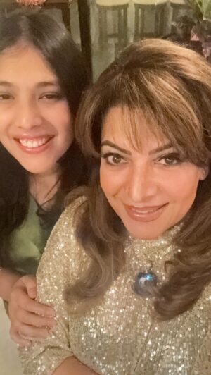 Divya Seth Shah Instagram - Milestones are Epic !

And with Friends 
They’re Memories forever 😃

So much Love , Laughter and Madness!

.

.

.

#celebrate #life