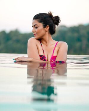 Divyanganaa Jain Instagram - Ye shaam mastani , madhosh kiye jaye…🥰
Wearing- @swimwearindia_shop ☺️
Location - @rinjanilodge 
#divyanganaajain #divyanganajain #lombok #indonesia #lombokisland #bali #travel #travelvlog