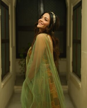Divyanganaa Jain Instagram - ❤️❤️❤️ Meri behen ki shadi 😎
Day 1- Sundowner / sagaai 
Wearing- @the_adhya_designer 
Clicked by- @shashankjainfilms 
#divyanganaajain #divyanganajain #destinationwedding #diggipalace