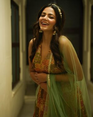 Divyanganaa Jain Instagram - Finally sharing pictures from my sister’s wedding 🥹 
Day 1: Sagai ceremony/ sundowner. 
Wearing- @the_adhya_designer ❤️
Clicked by - @shashankjainfilms 😎
HMU - yours truly ☺️
#divyanganaajain #divyanganajain #indianweddings #jaipurweddings