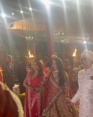 Divyanganaa Jain Instagram - I still can’t believe u @chetnnyajain got married . 🙈🙈my lil sister is married to her love now @shantamkhetan … thank you for your presence in my life baby … you are beautiful soul . @shantamkhetan welcome to our crazy family 😎.