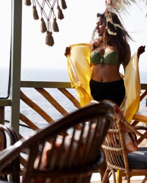 Dollysha Instagram - Get me some vegan food by the beach this valentines 💝 … life’s good 🏝️ 🏖️ 

#beingvegan #vegan #nogymnoproblem #yoga #body #beach #cafe #valentines #dayout