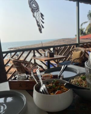 Dollysha Instagram - Get me some vegan food by the beach this valentines 💝 … life’s good 🏝️ 🏖️ 

#beingvegan #vegan #nogymnoproblem #yoga #body #beach #cafe #valentines #dayout